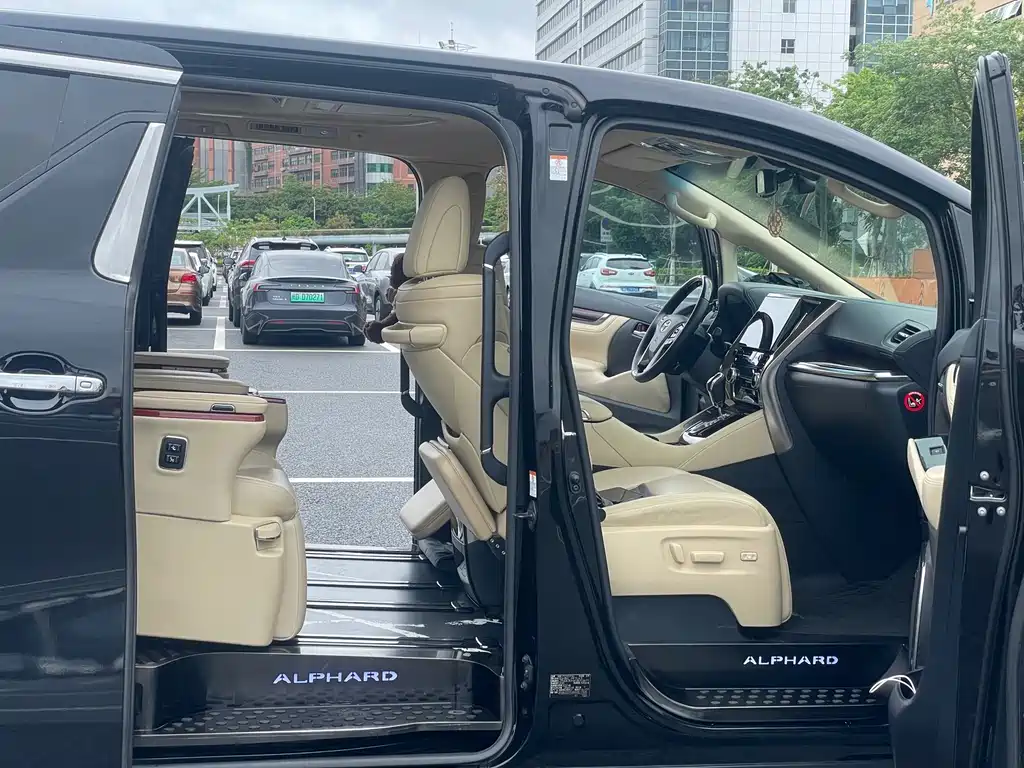 Toyota Alphard 2016 — фото 15