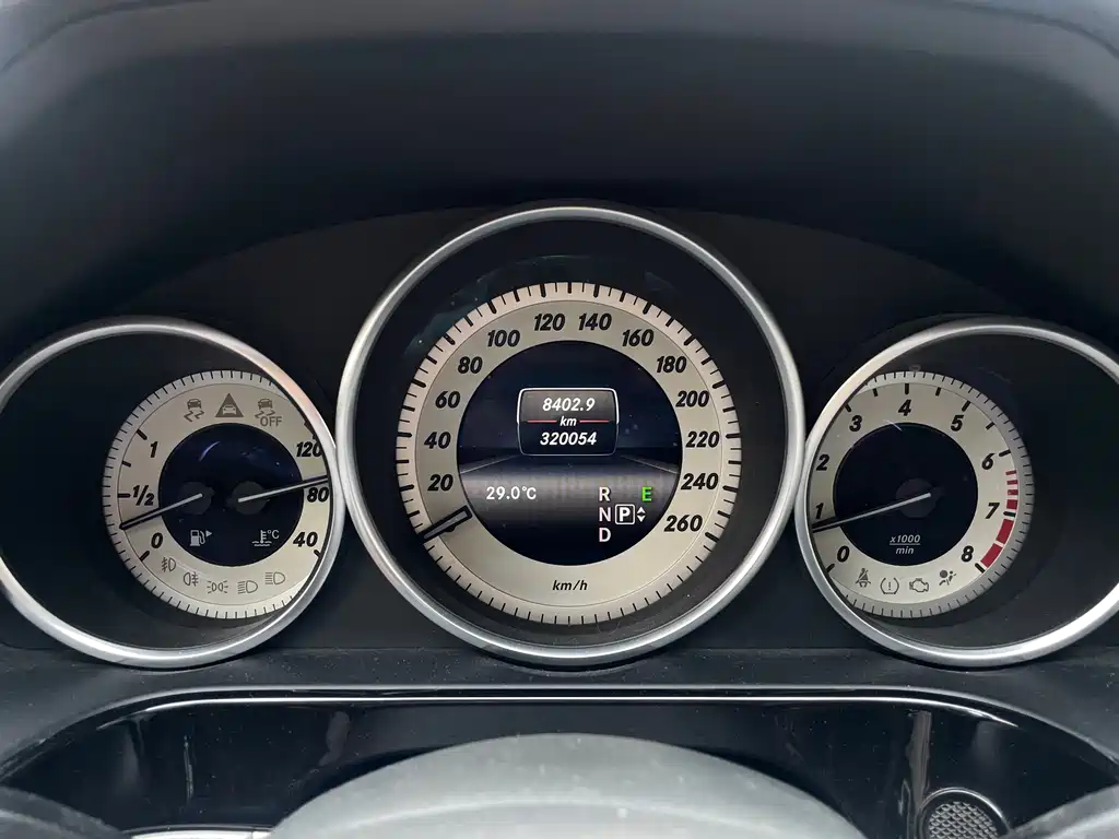 Mercedes-Benz E-Class 2014 — фото 15