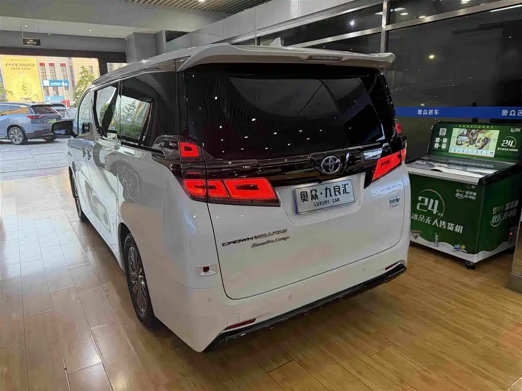 Toyota Vellfire 2023 — фото 14