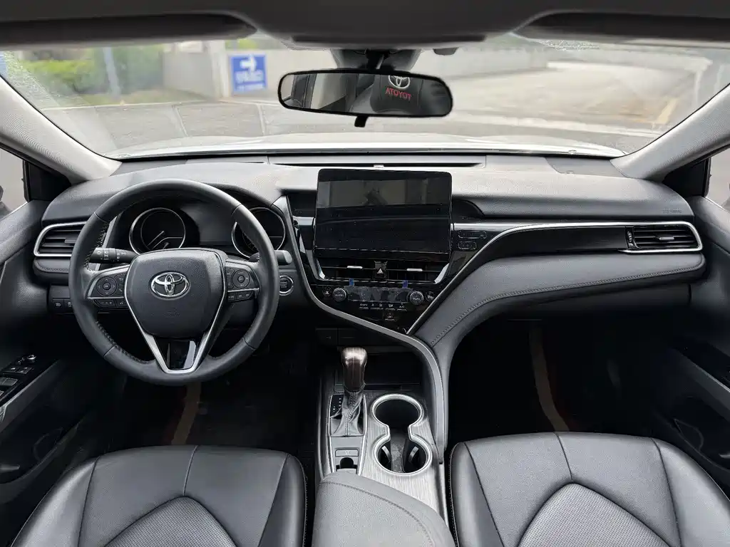 Toyota Camry 2023 — фото 11