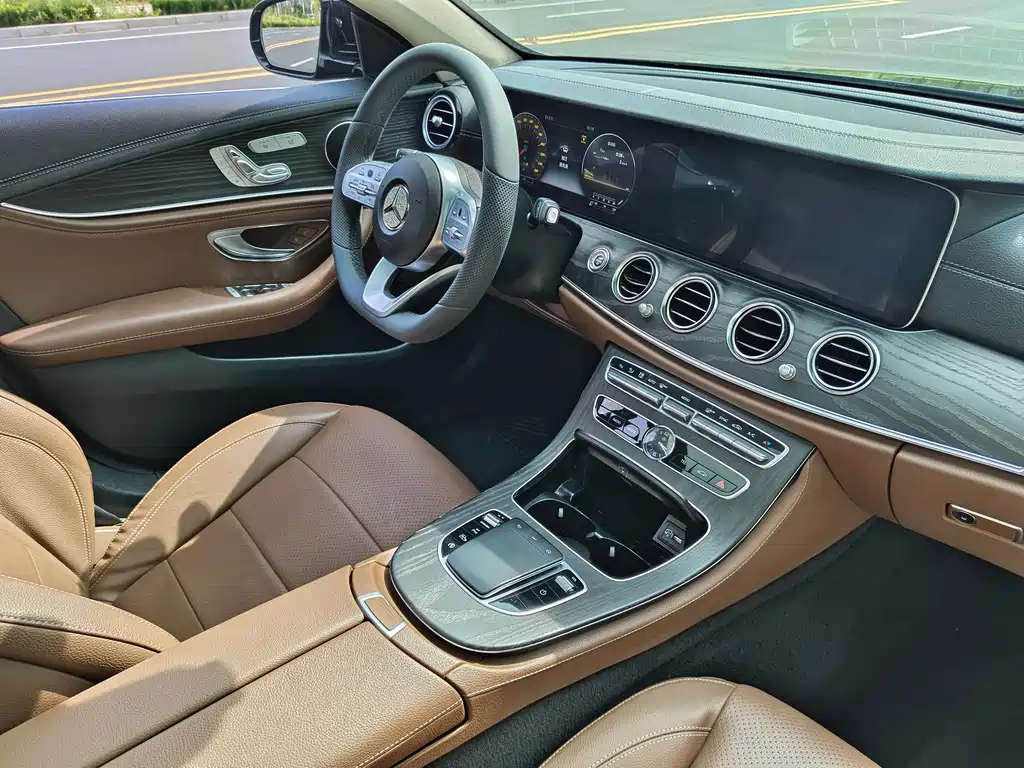 Mercedes-Benz E-Class 2020 — фото 26