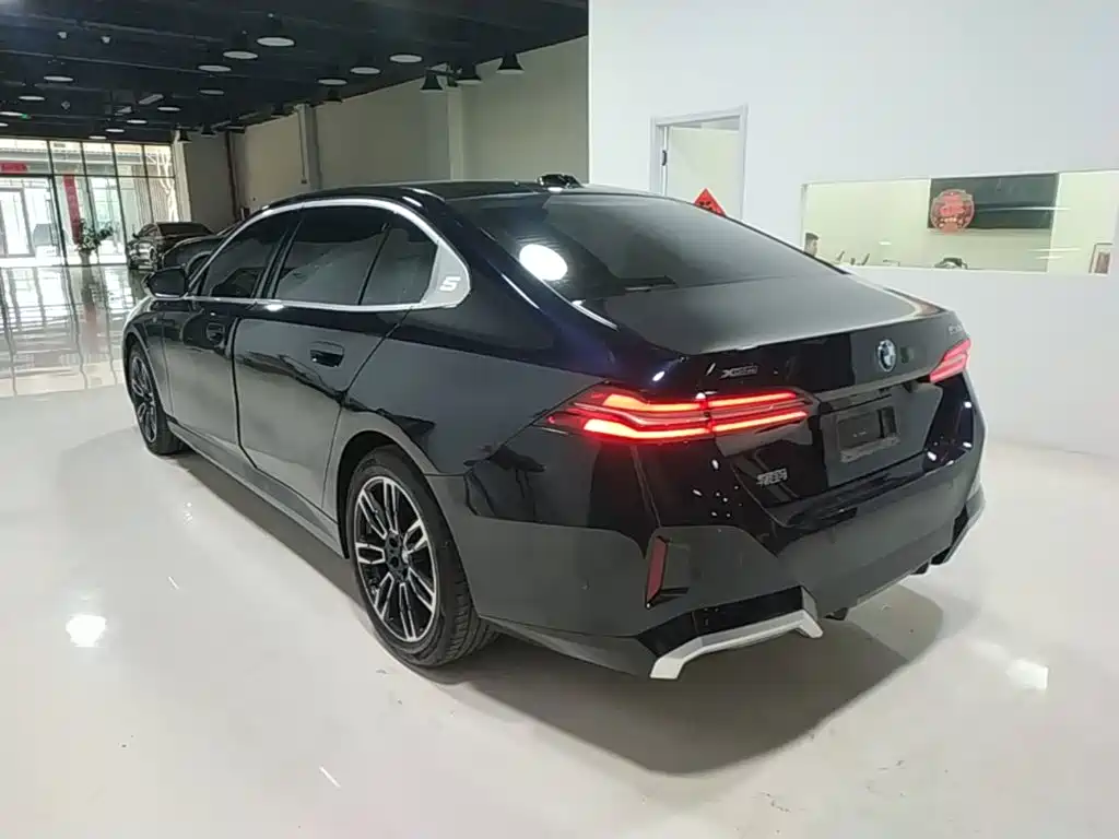 BMW 5 Series 2025