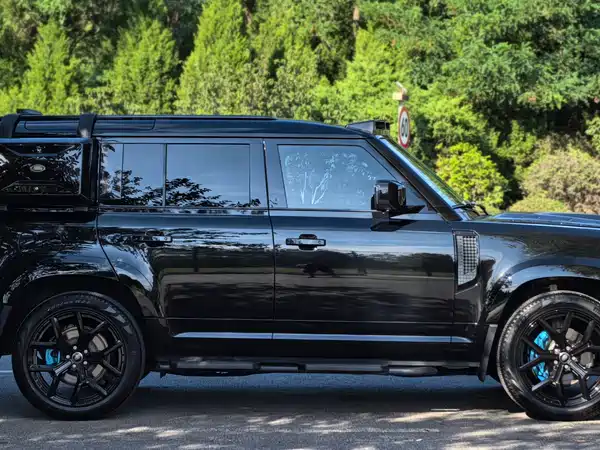 Land Rover Defender 2022