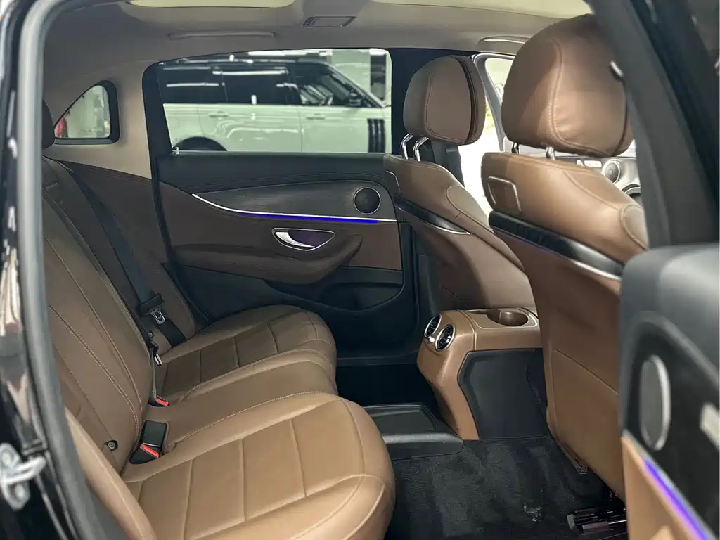 Mercedes-Benz E-Class 2019 — фото 10