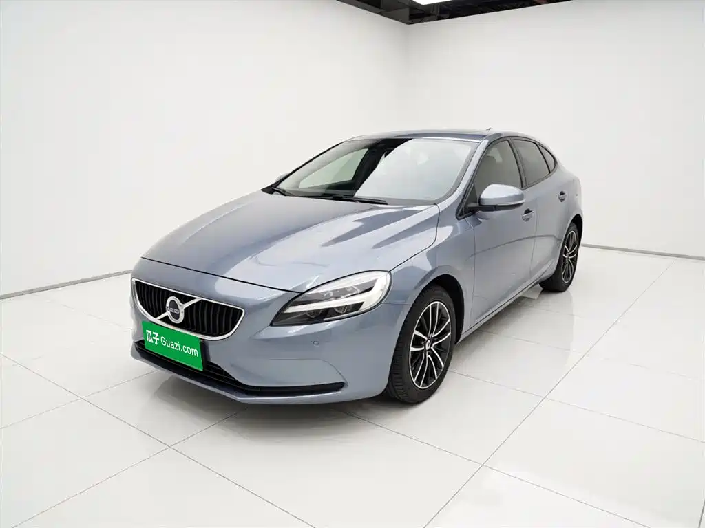 Volvo V40 2019 — фото 2