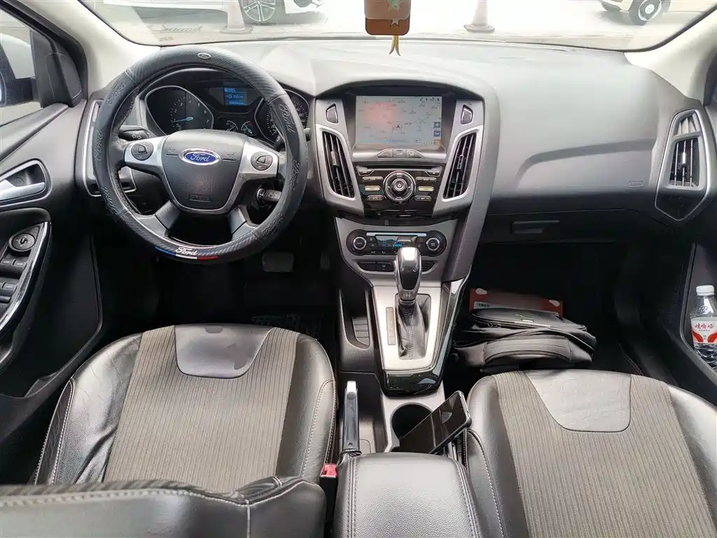 Ford Focus 2014 — фото 10