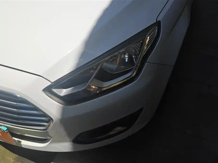Ford Escort 2016