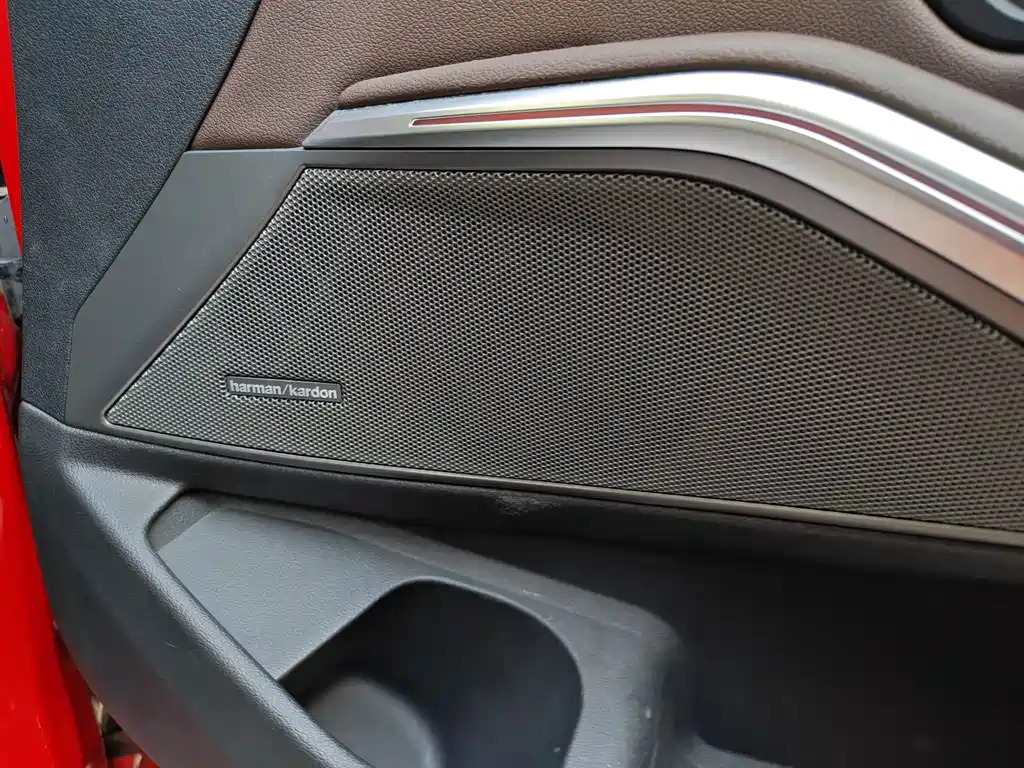BMW 3 Series 2019 — фото 11
