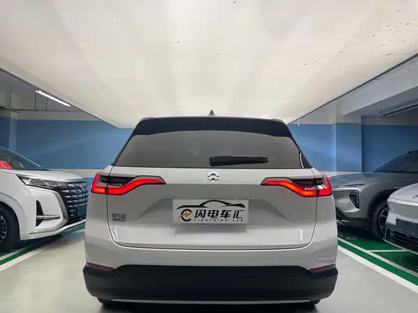 NIO ES8 2019