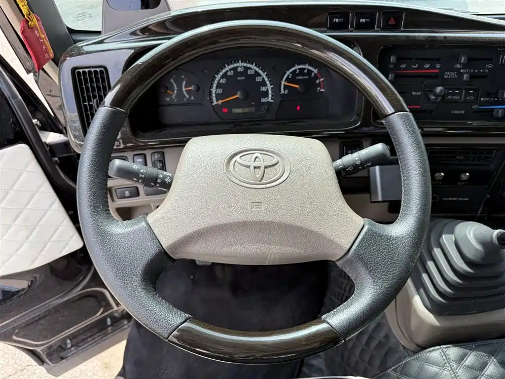Toyota Coaster 2023 — фото 12