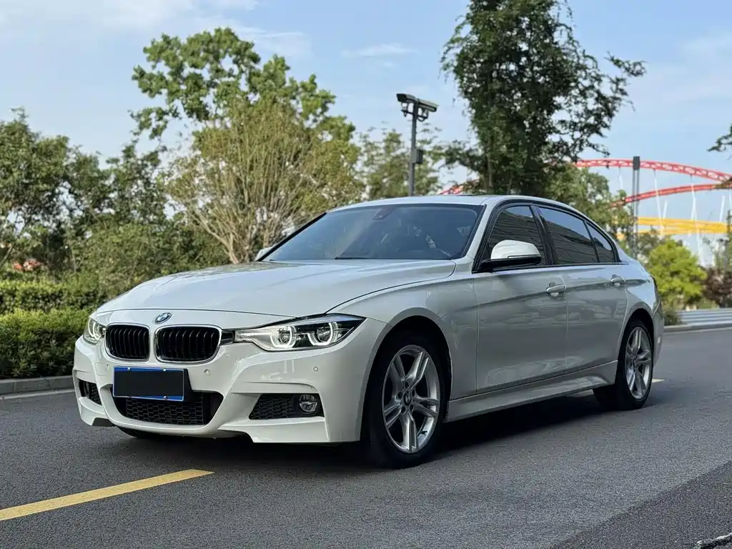 BMW 3 Series 2018 — фото 1