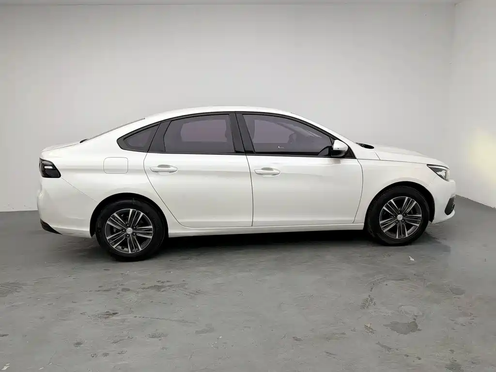 Peugeot 308 2017 — фото 13
