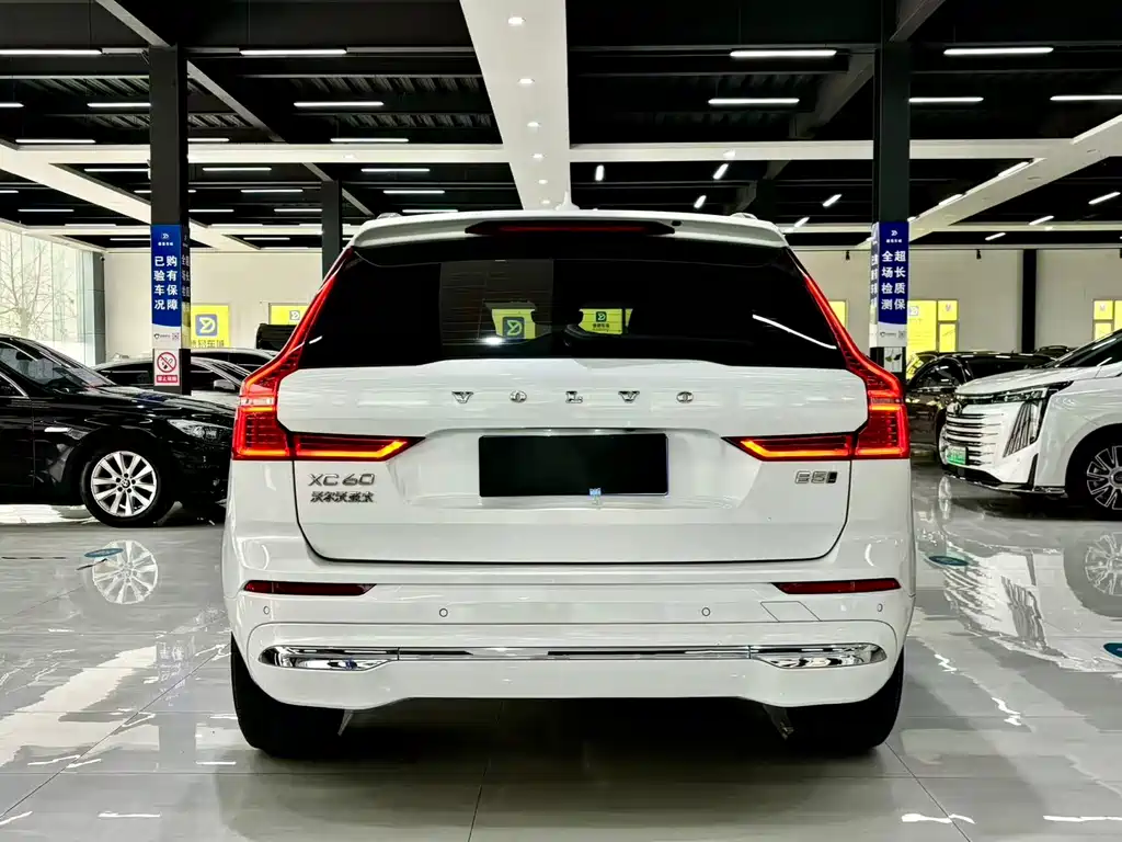 Volvo XC60 2022 — фото 16