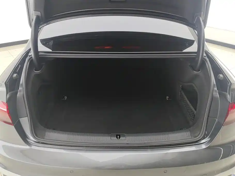 Audi A4L 2023