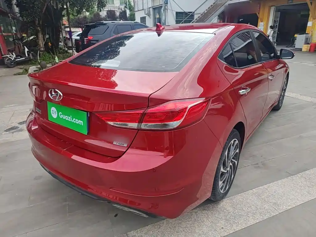 Hyundai Elantra 2019 — фото 7