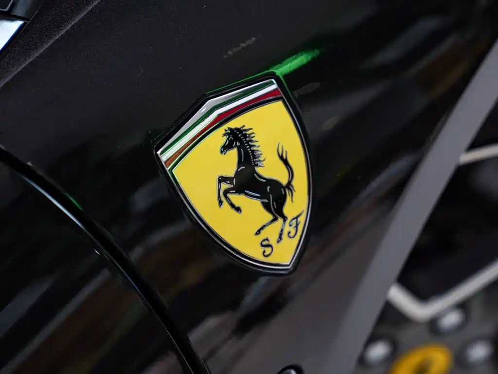 Ferrari F8 2021 — фото 16