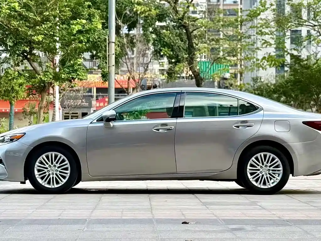 Lexus ES 2017 — фото 2