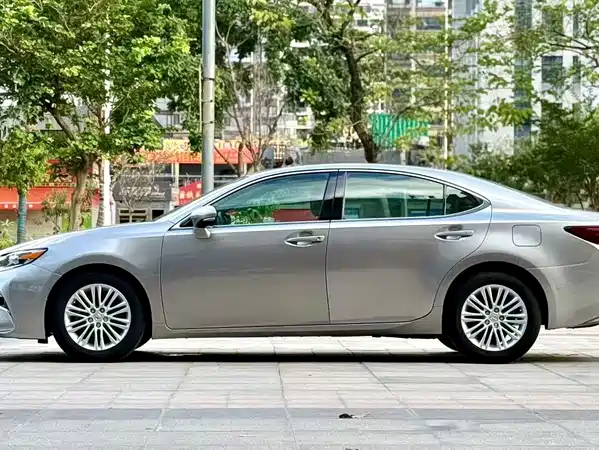 Lexus ES 2017
