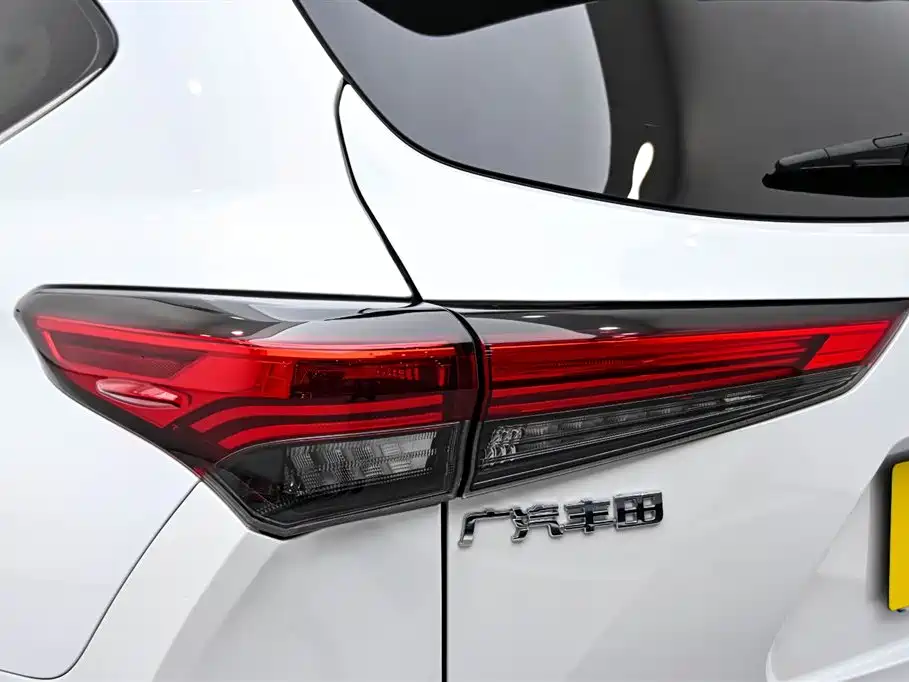 Toyota Highlander 2023 — фото 10