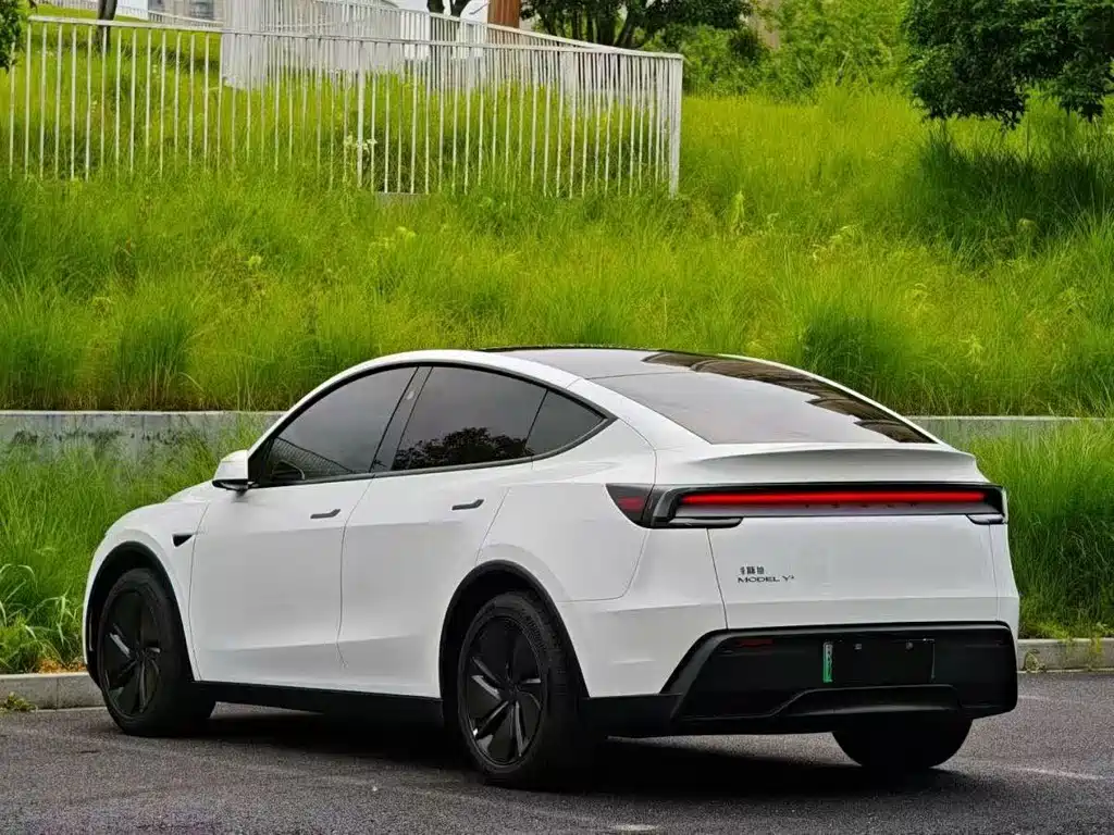 Tesla Model Y 2026 — фото 7