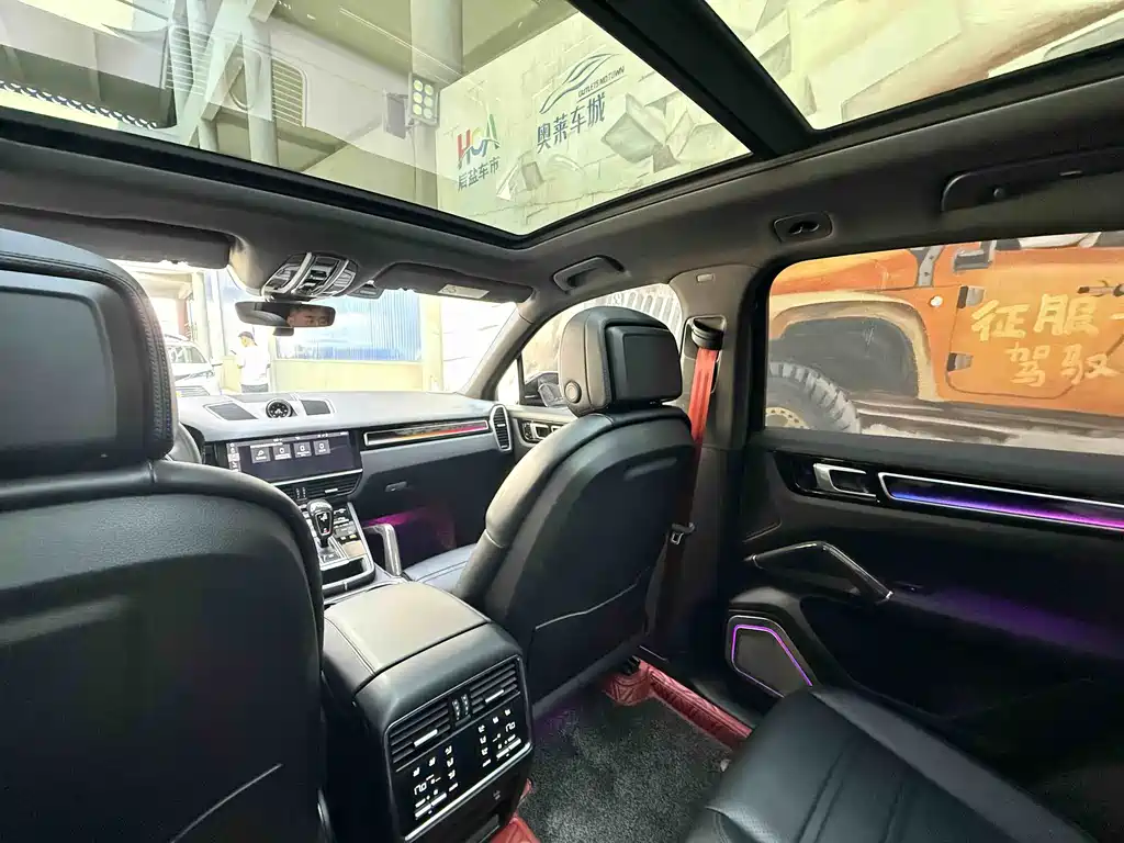Porsche Cayenne 2019 — фото 10