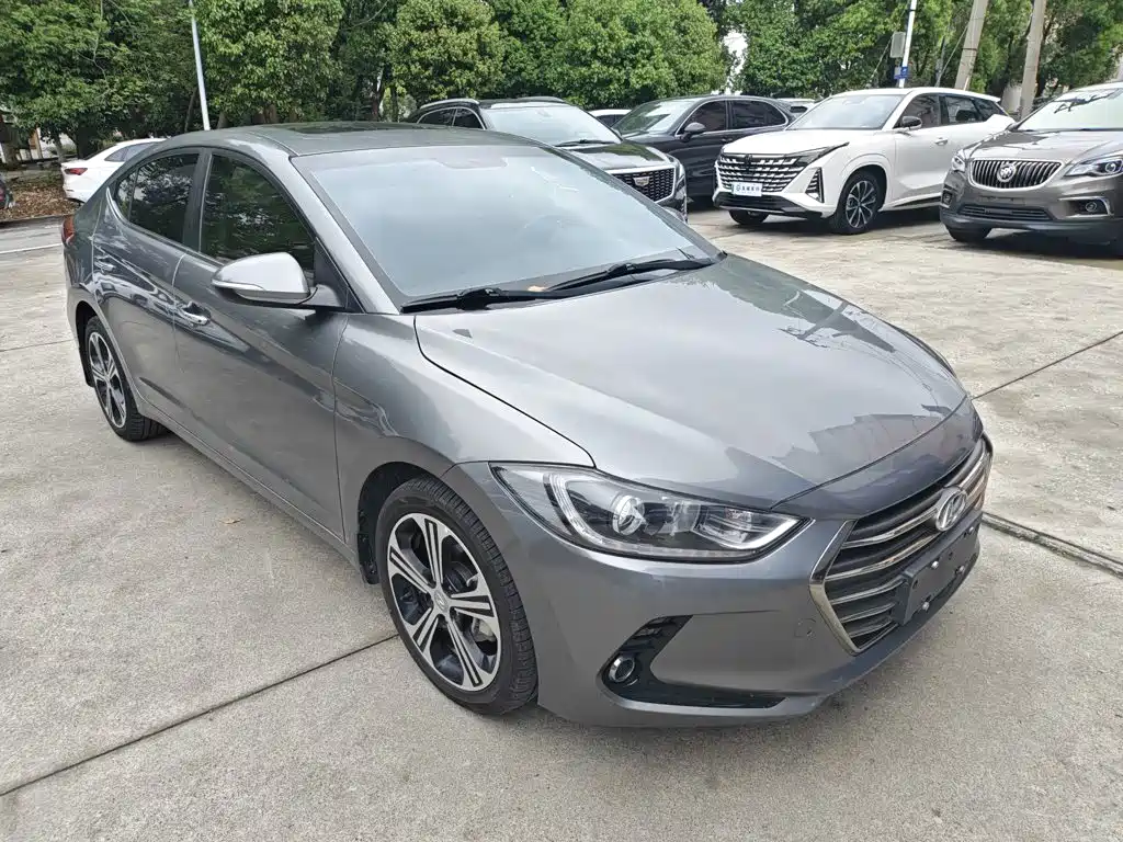 Hyundai Elantra 2018 — фото 22