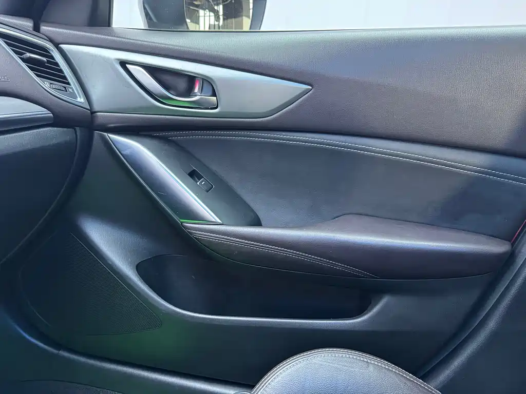 Mazda CX-4 2018 — фото 12