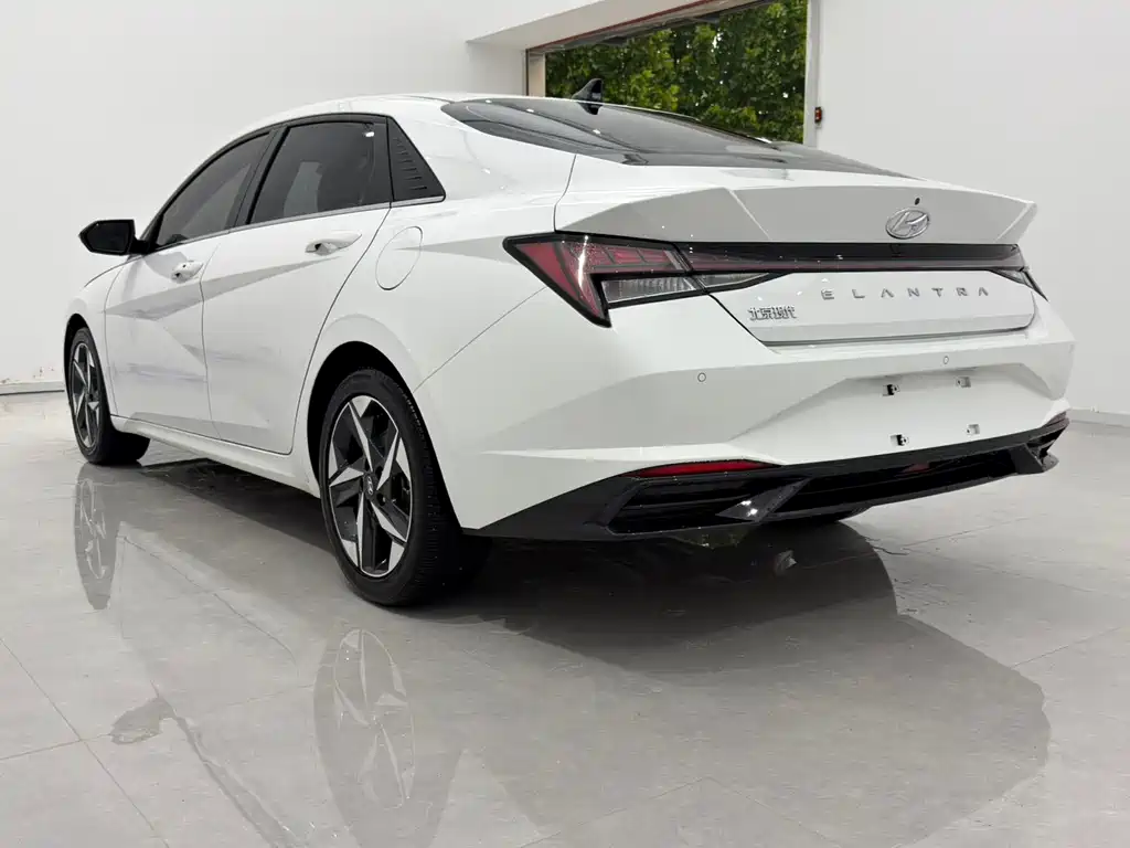 Hyundai Elantra 2022