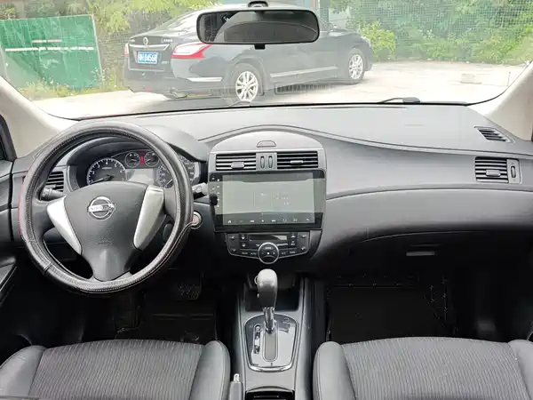 Nissan Tiida 2013