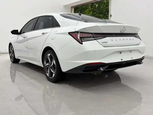 Hyundai Elantra 2022
