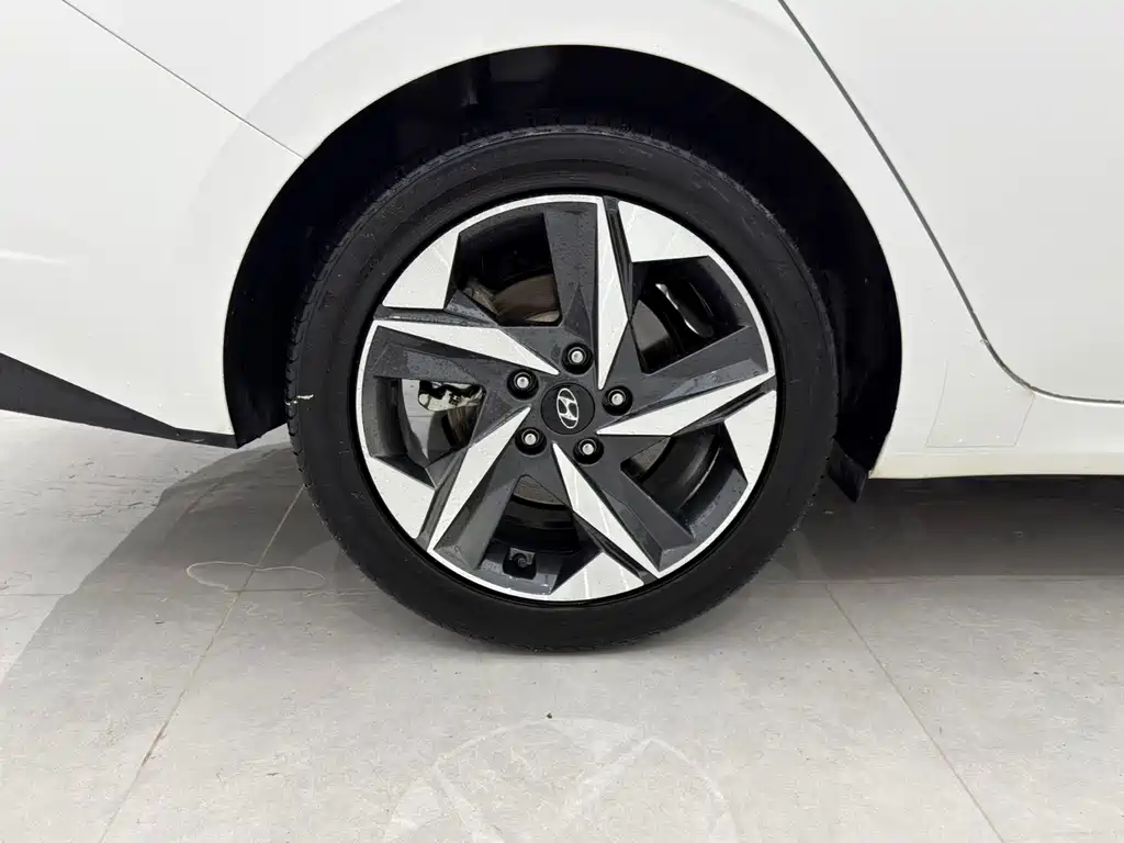 Hyundai Elantra 2022 — фото 18