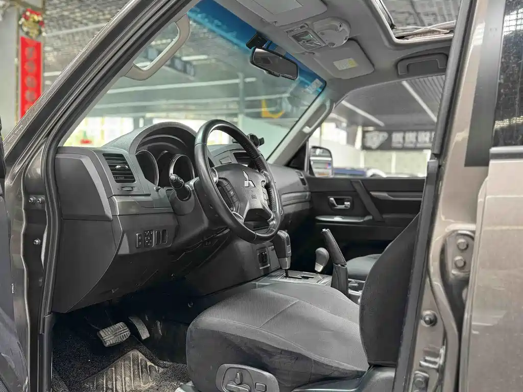 Mitsubishi Pajero 2010