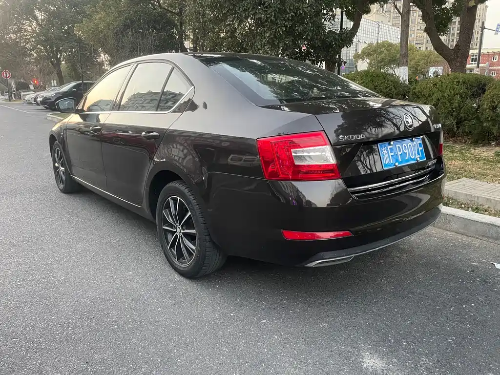 Skoda Octavia 2017 — фото 18