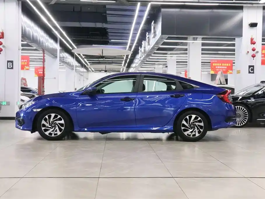 Honda Civic 2018 — фото 3