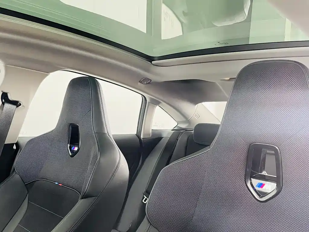 BMW 2 Series 2025 — фото 13