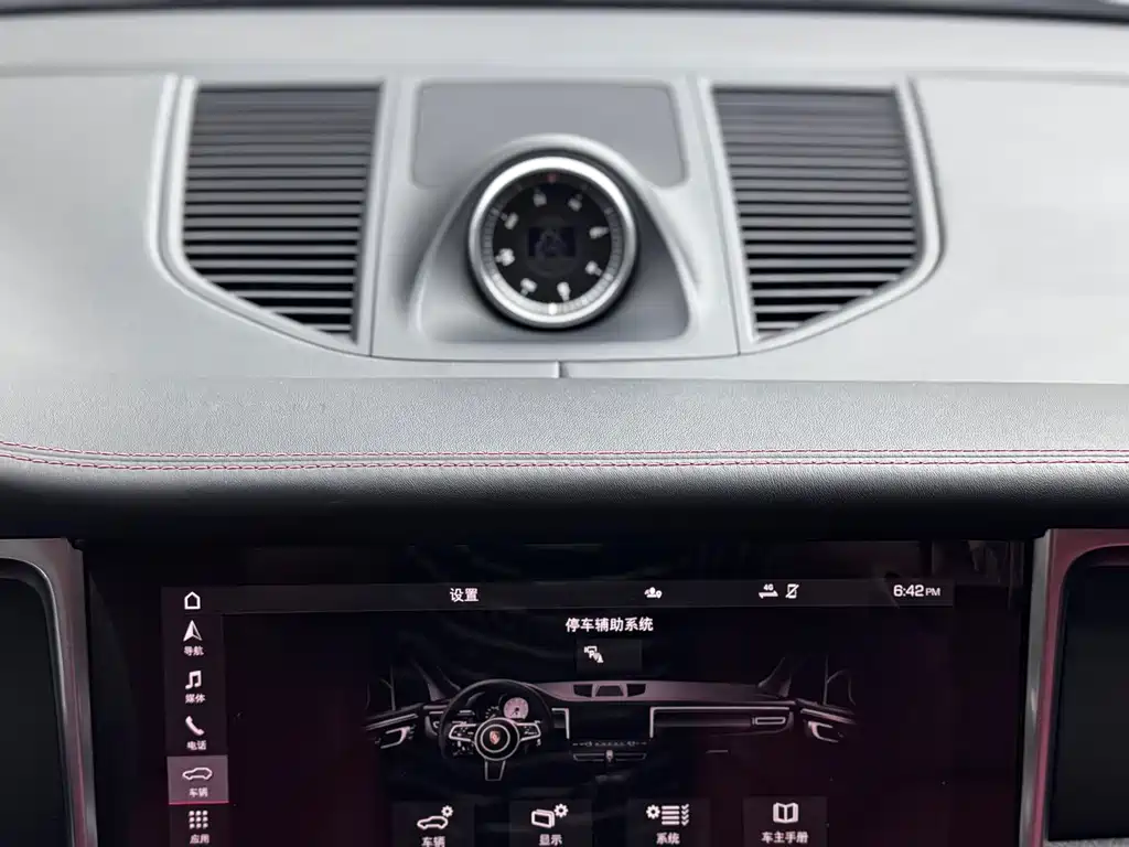 Porsche Macan 2021 — фото 11