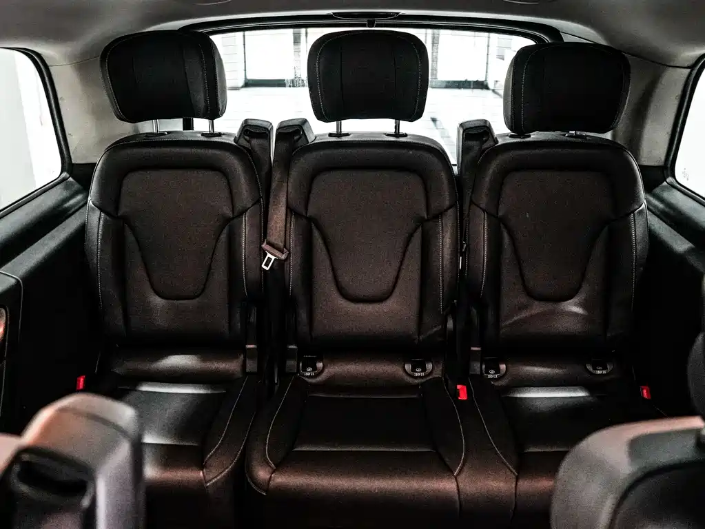 Mercedes-Benz V-Class 2021 — фото 12
