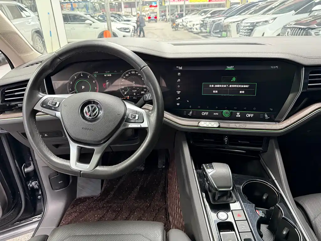 Volkswagen Touareg 2020 — фото 14