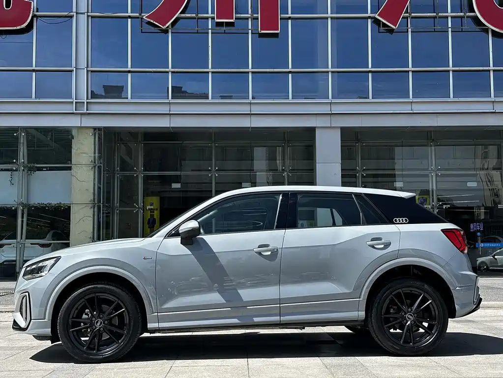 Audi Q2L 2023 — фото 4