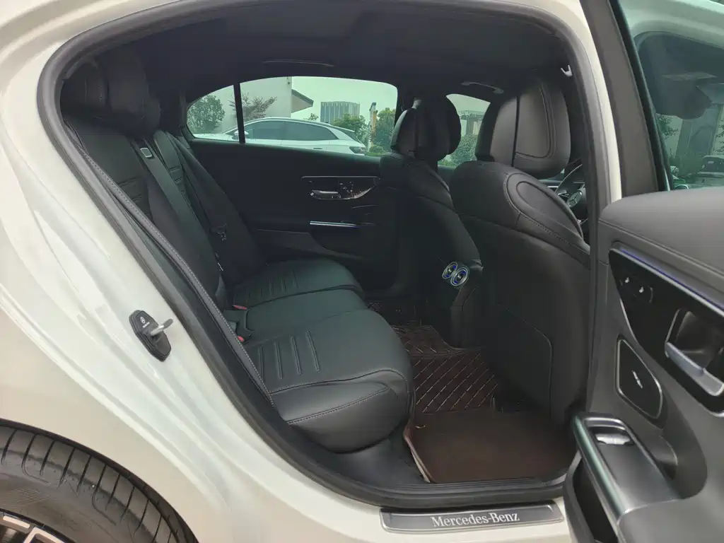Mercedes-Benz C-Class 2023 — фото 12