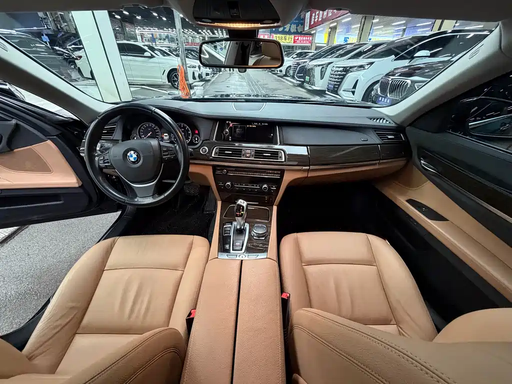 BMW 7 Series 2015 — фото 14