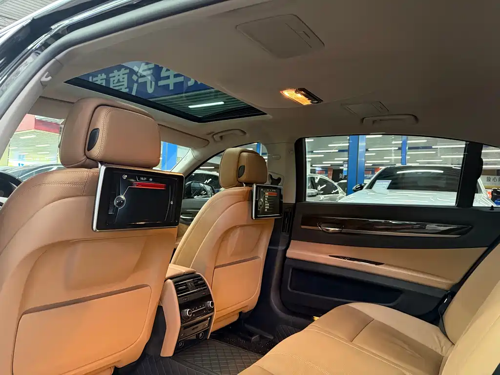 BMW 7 Series 2015 — фото 22