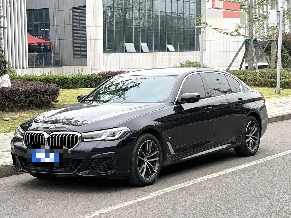 BMW 5 Series 2021 — фото 1