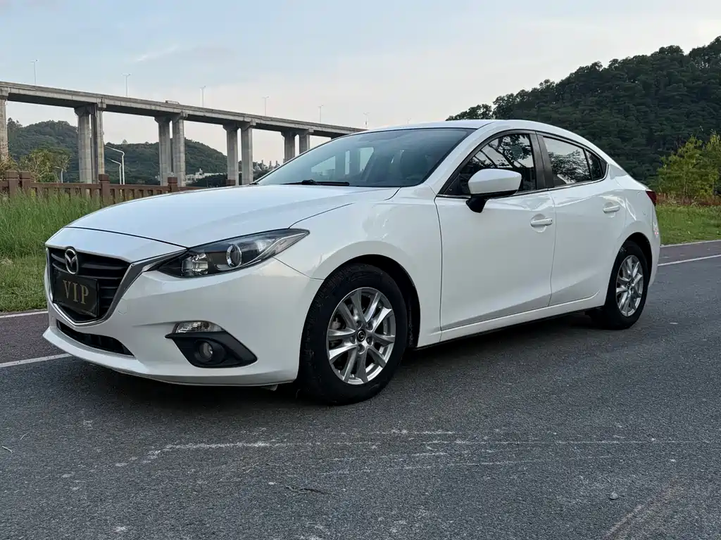 Mazda 3 Axela 2016 — фото 1
