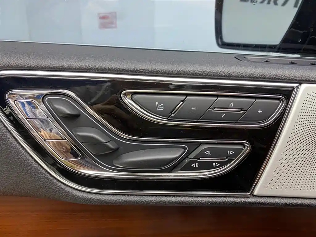 Lincoln Navigator 2021 — фото 29