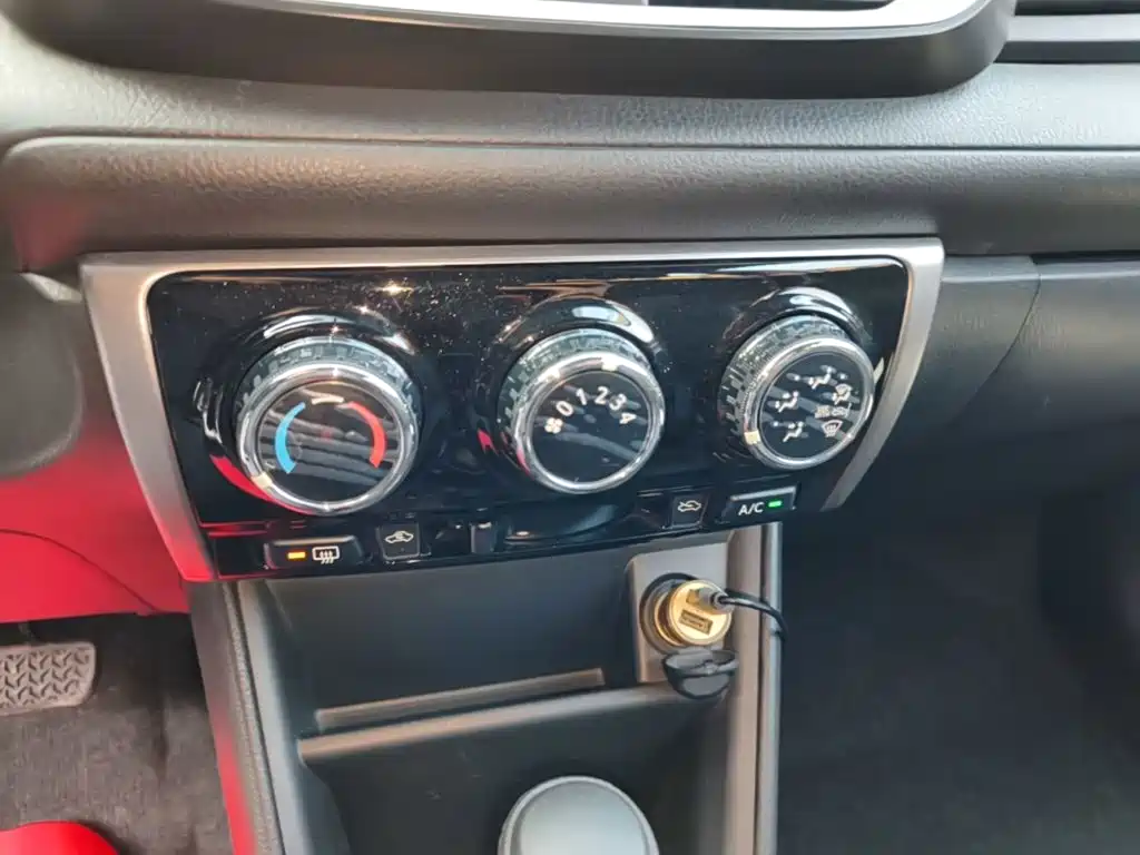 Toyota Yaris L 2018 — фото 13