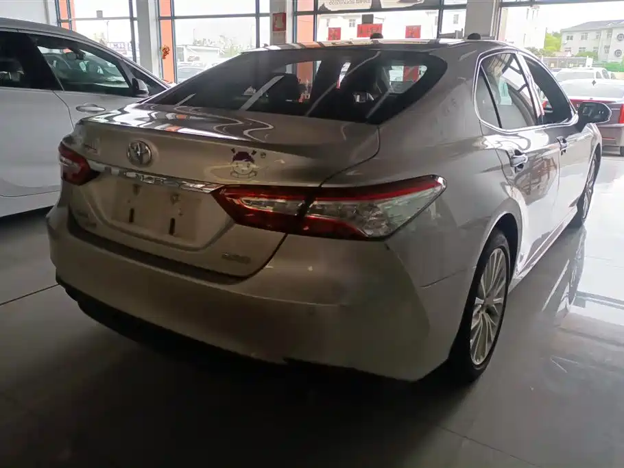 Toyota Camry 2019 — фото 3