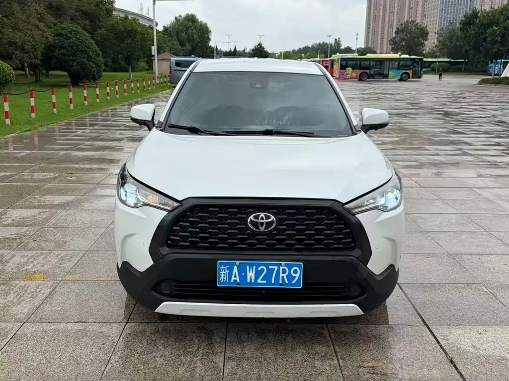 Toyota Corolla Cross 2022 — фото 2