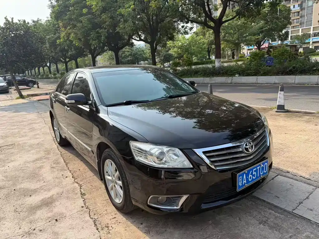 Toyota Camry 2010 — фото 2