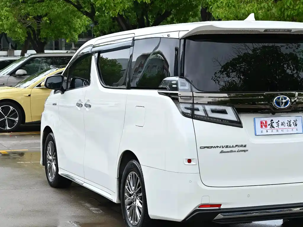 Toyota Vellfire 2023 — фото 9